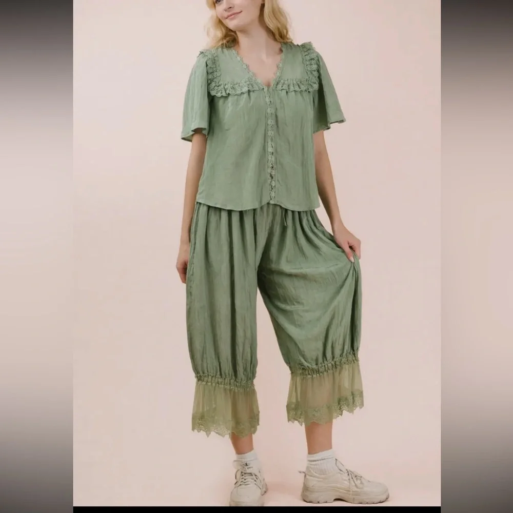 SAGE Lace Trim Barrel Cropped Bloomers - Picture 2 of 5